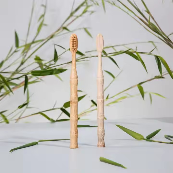 Cepillo de dientes de bambú con forma de bambú